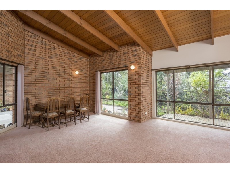 8 Maxwell Crescent, Strathdale VIC 3550