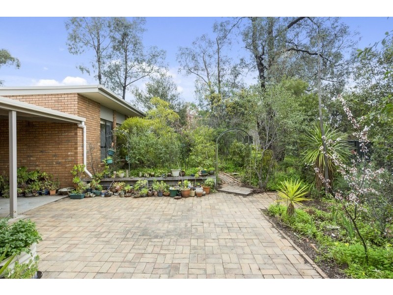 8 Maxwell Crescent, Strathdale VIC 3550