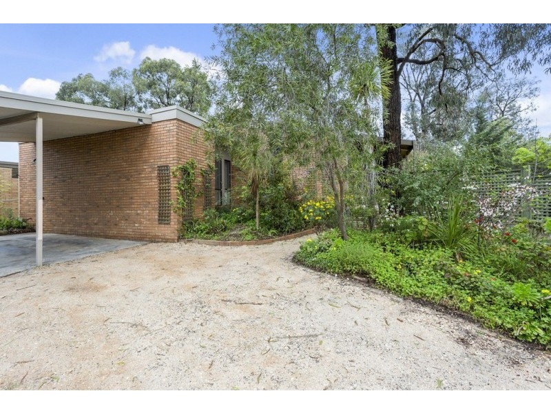 8 Maxwell Crescent, Strathdale VIC 3550