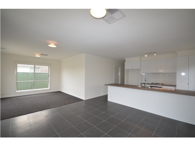 2/455a Napier Street, White Hills VIC 3550
