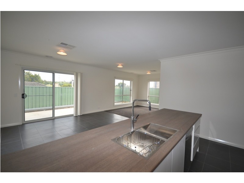 2/455a Napier Street, White Hills VIC 3550