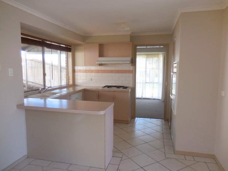 11 Sherwood Drive, Flora Hill VIC 3550