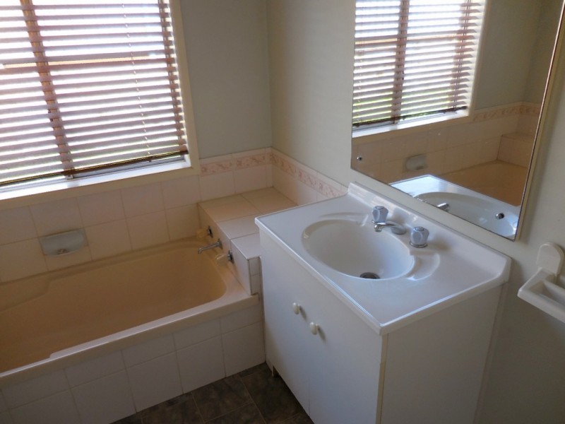 11 Sherwood Drive, Flora Hill VIC 3550