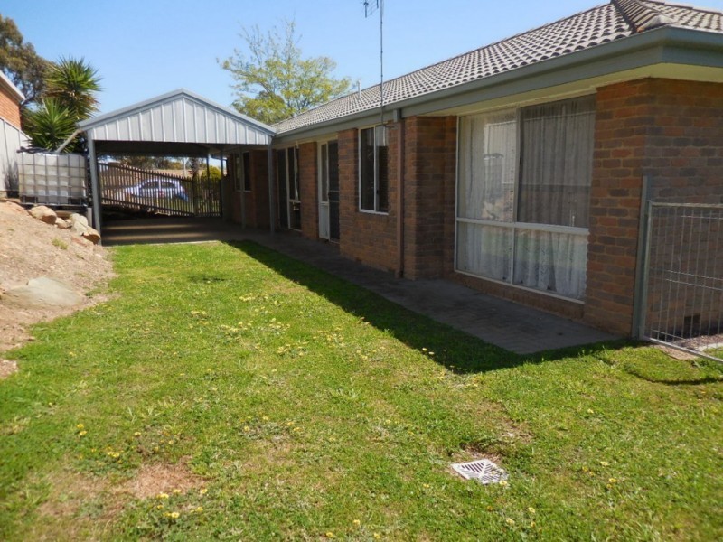 11 Sherwood Drive, Flora Hill VIC 3550