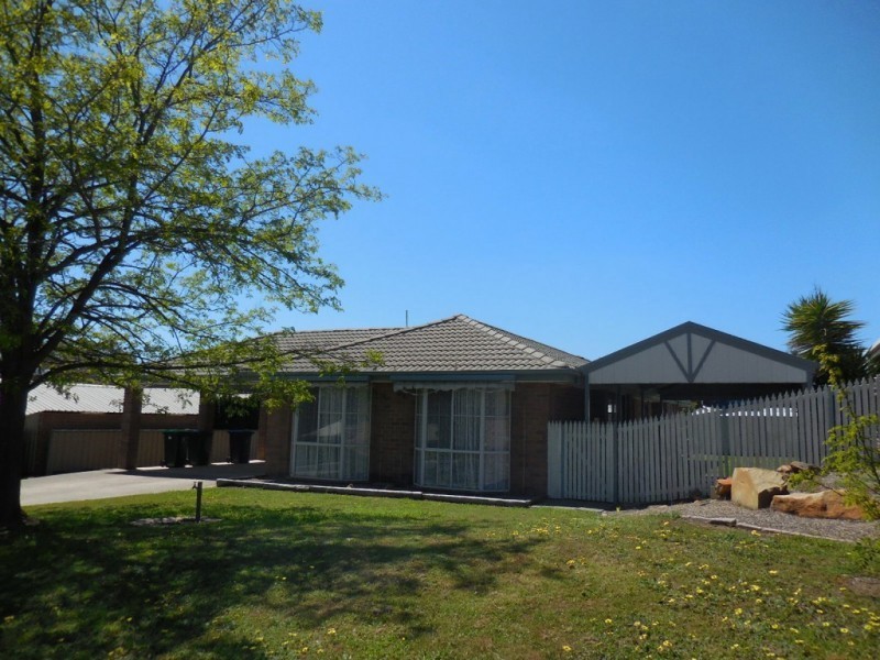 11 Sherwood Drive, Flora Hill VIC 3550