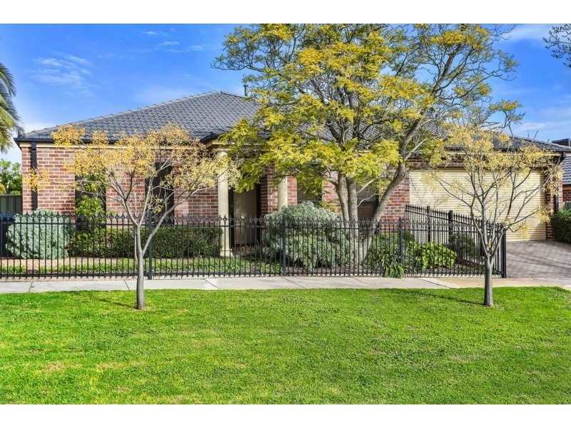 2C Drechsler Street, Flora Hill VIC 3550