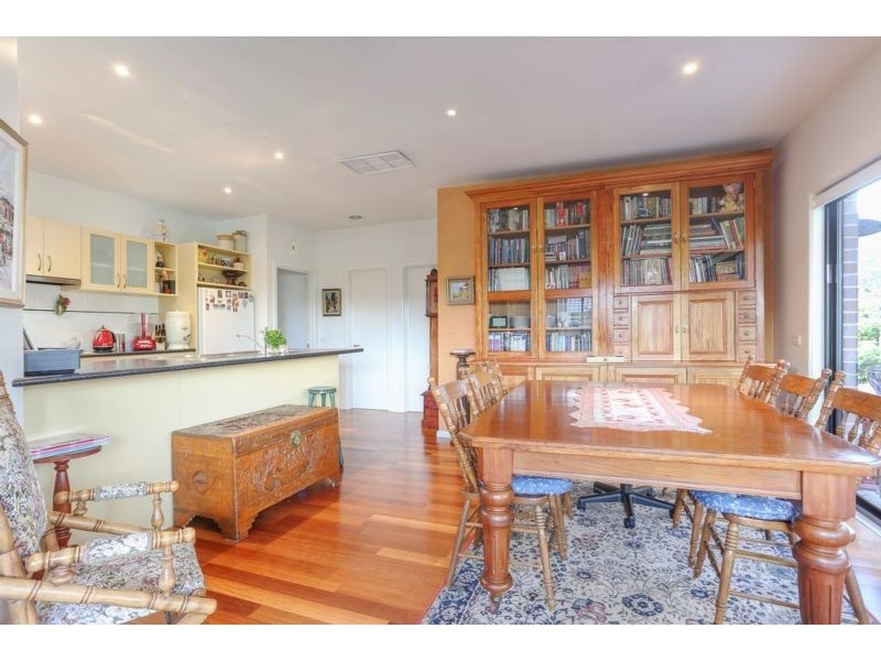 2C Drechsler Street, Flora Hill VIC 3550