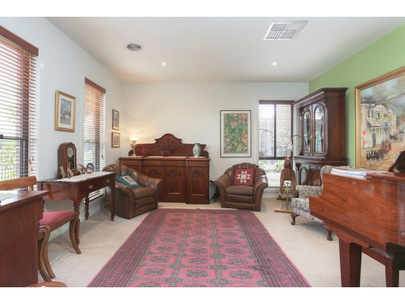 2C Drechsler Street, Flora Hill VIC 3550