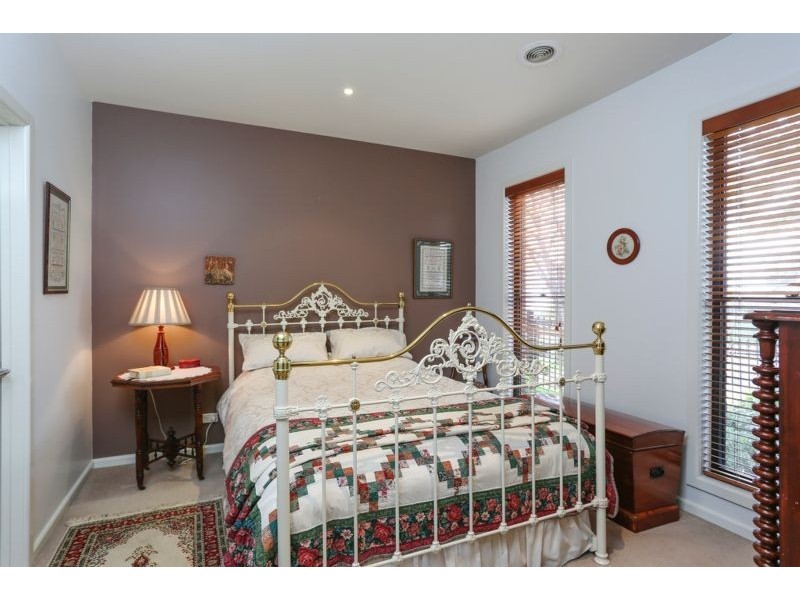 2C Drechsler Street, Flora Hill VIC 3550