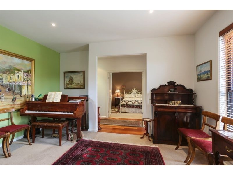 2C Drechsler Street, Flora Hill VIC 3550