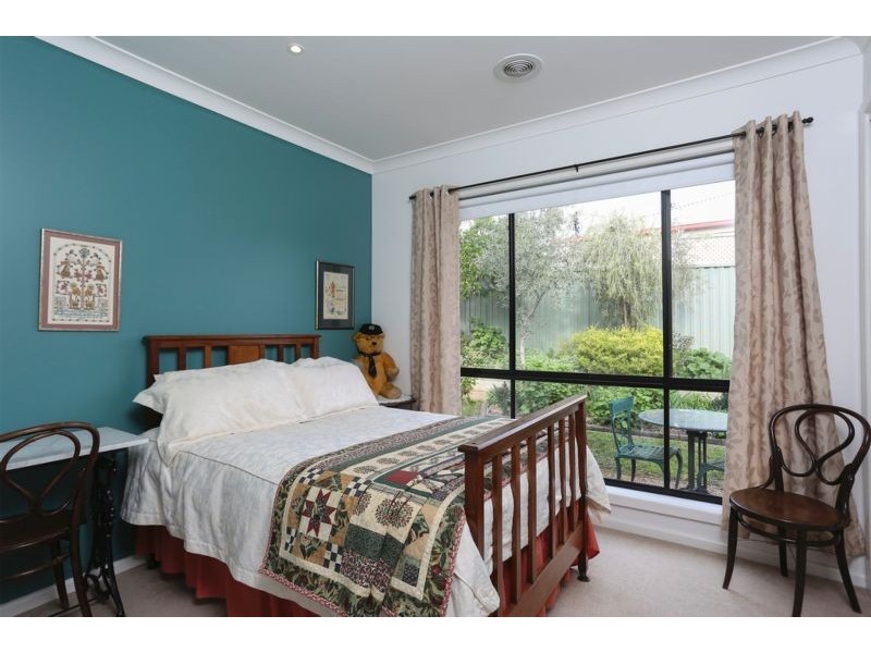 2C Drechsler Street, Flora Hill VIC 3550