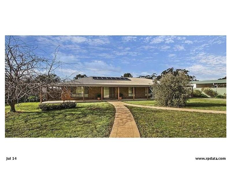 4 Uxbridge Street, Strathfieldsaye VIC 3551