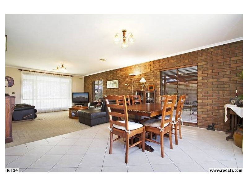 4 Uxbridge Street, Strathfieldsaye VIC 3551
