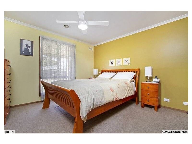 4 Uxbridge Street, Strathfieldsaye VIC 3551