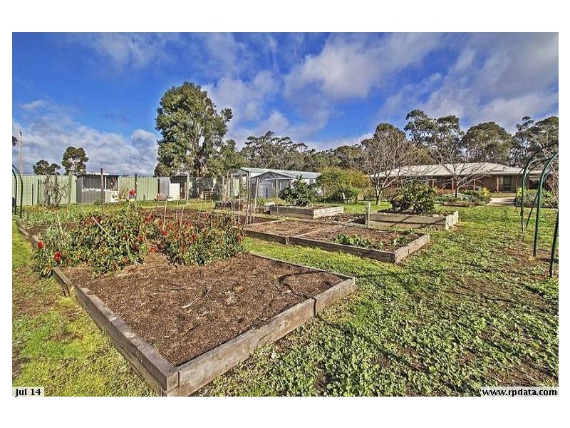4 Uxbridge Street, Strathfieldsaye VIC 3551