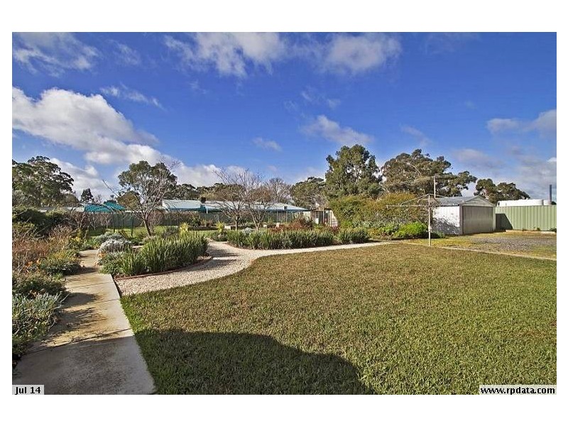 4 Uxbridge Street, Strathfieldsaye VIC 3551