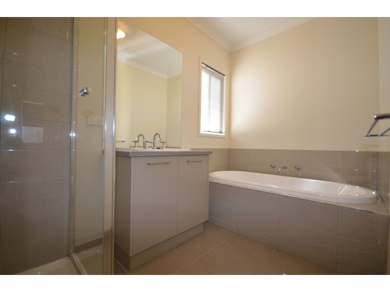 66a Raglan Street, White Hills VIC 3550