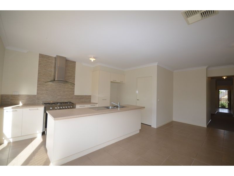 66a Raglan Street, White Hills VIC 3550