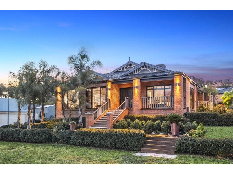 10 Ritchie Drive, Kangaroo Flat VIC 3555