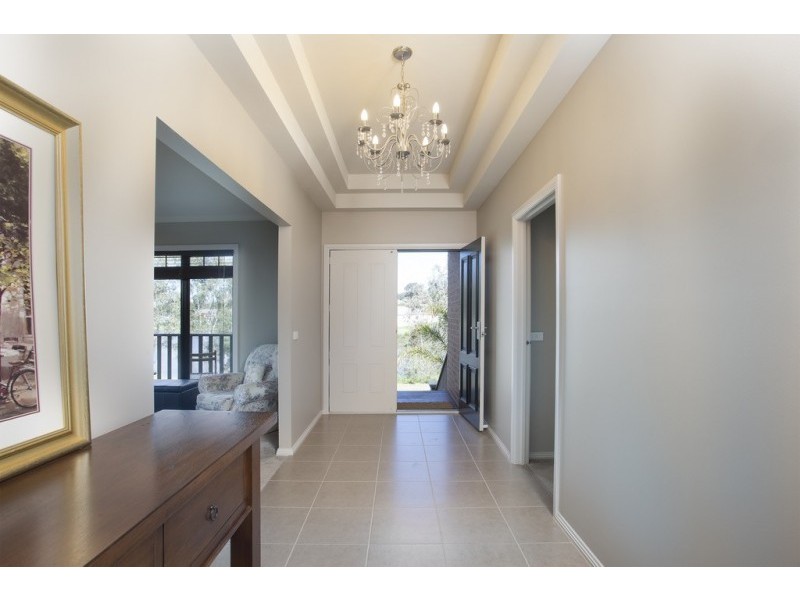 10 Ritchie Drive, Kangaroo Flat VIC 3555