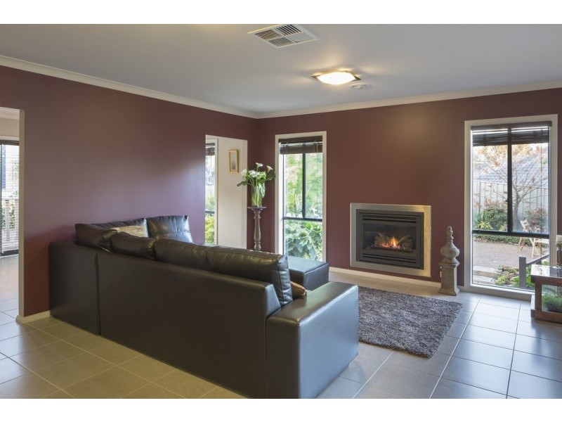 10 Ritchie Drive, Kangaroo Flat VIC 3555