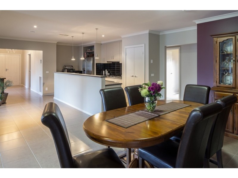 10 Ritchie Drive, Kangaroo Flat VIC 3555