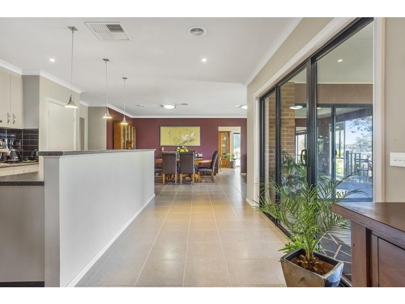 10 Ritchie Drive, Kangaroo Flat VIC 3555