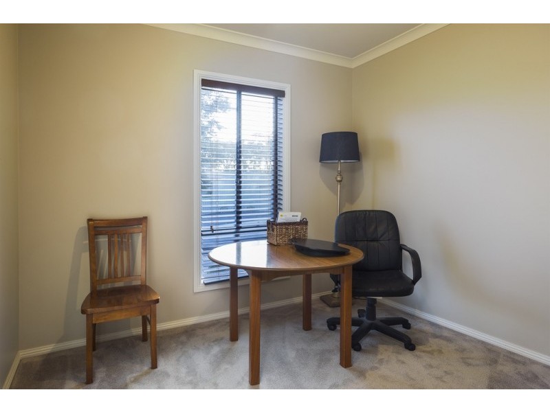 10 Ritchie Drive, Kangaroo Flat VIC 3555