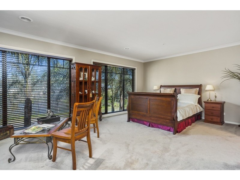 10 Ritchie Drive, Kangaroo Flat VIC 3555