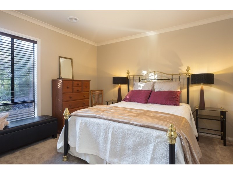 10 Ritchie Drive, Kangaroo Flat VIC 3555