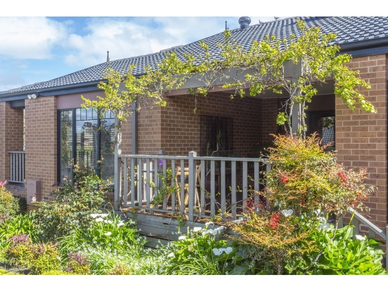 10 Ritchie Drive, Kangaroo Flat VIC 3555