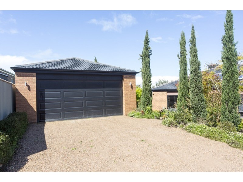 10 Ritchie Drive, Kangaroo Flat VIC 3555