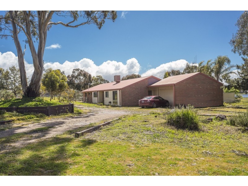 6 Gold Leaf Court, Huntly VIC 3551