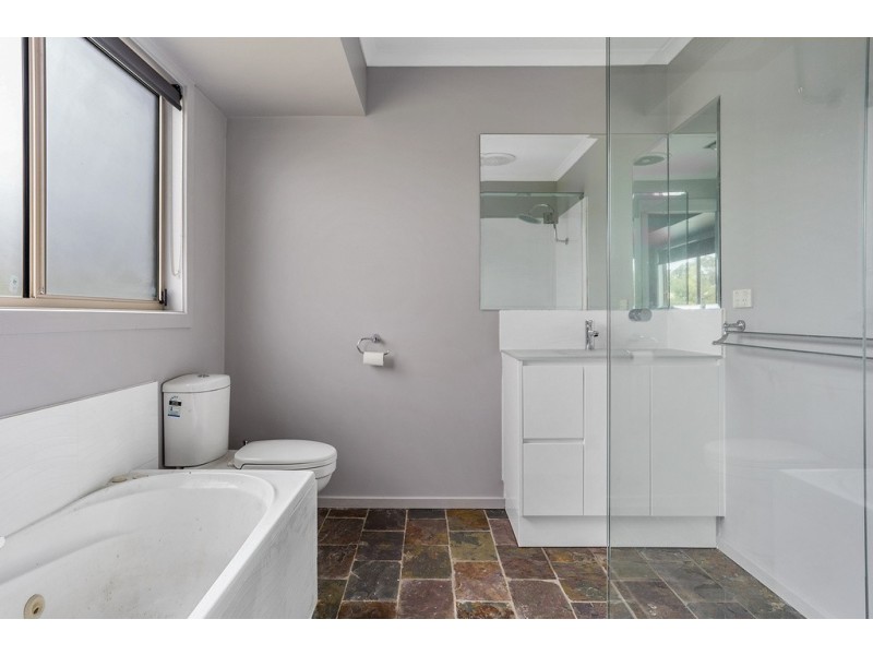 6 Gold Leaf Court, Huntly VIC 3551