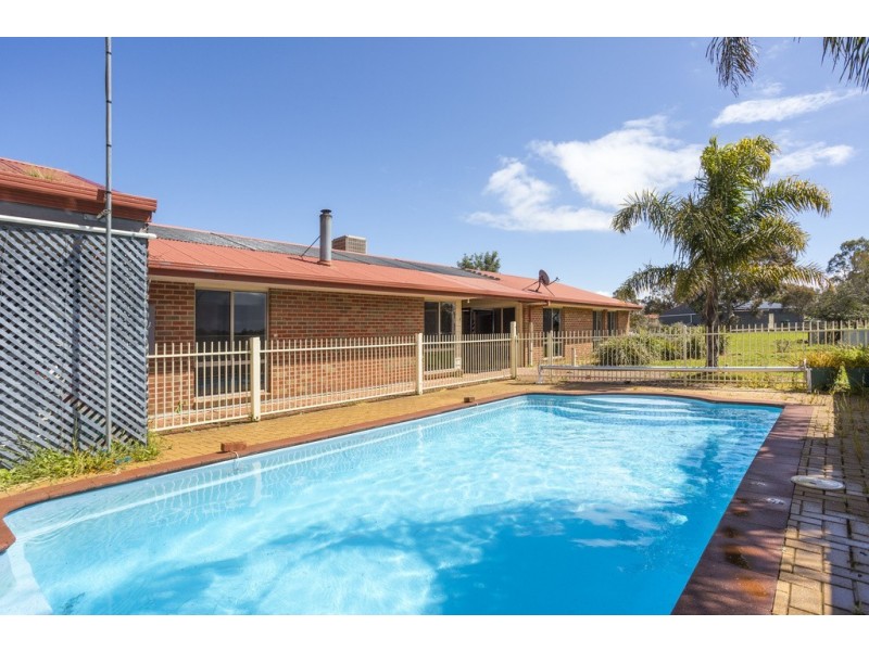 6 Gold Leaf Court, Huntly VIC 3551