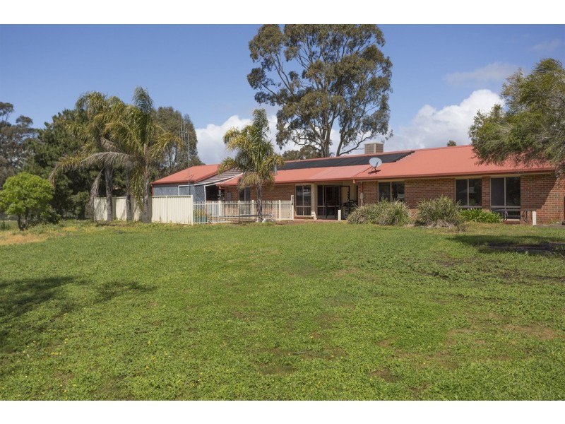 6 Gold Leaf Court, Huntly VIC 3551