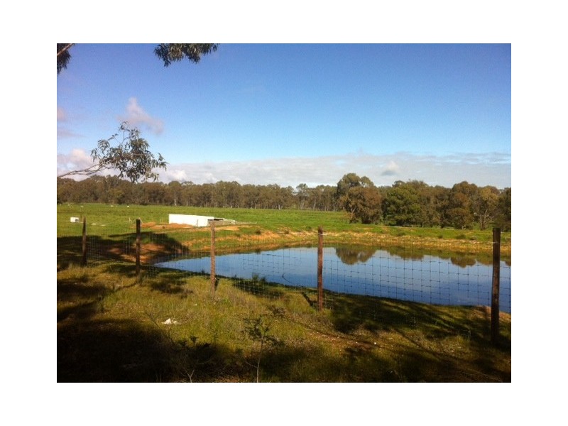 215 Schumakers Lane, Maiden Gully VIC 3551