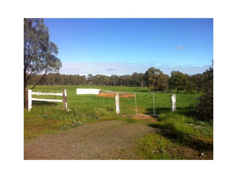 215 Schumakers Lane, Maiden Gully VIC 3551