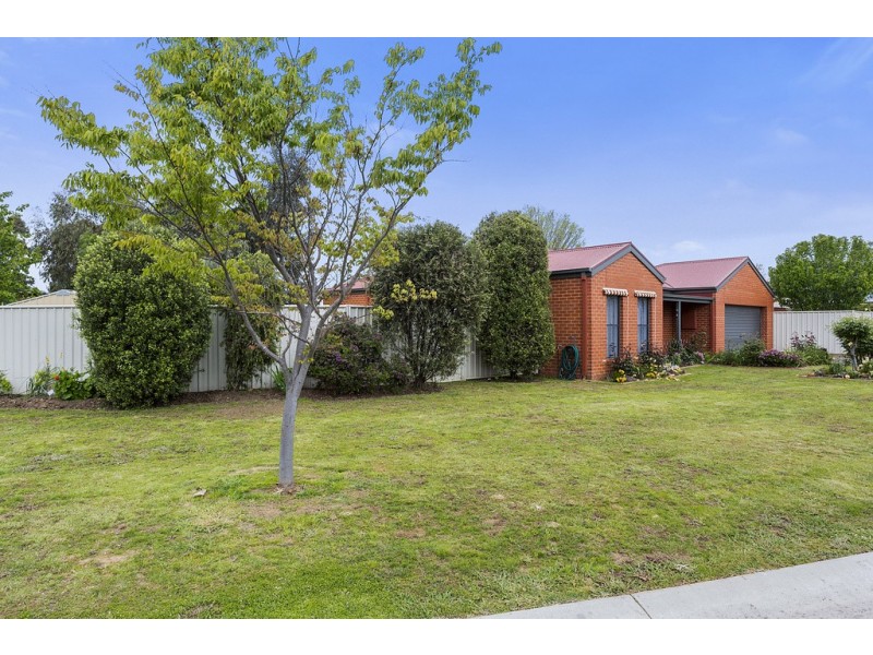 10 Ombana Court, Epsom VIC 3551