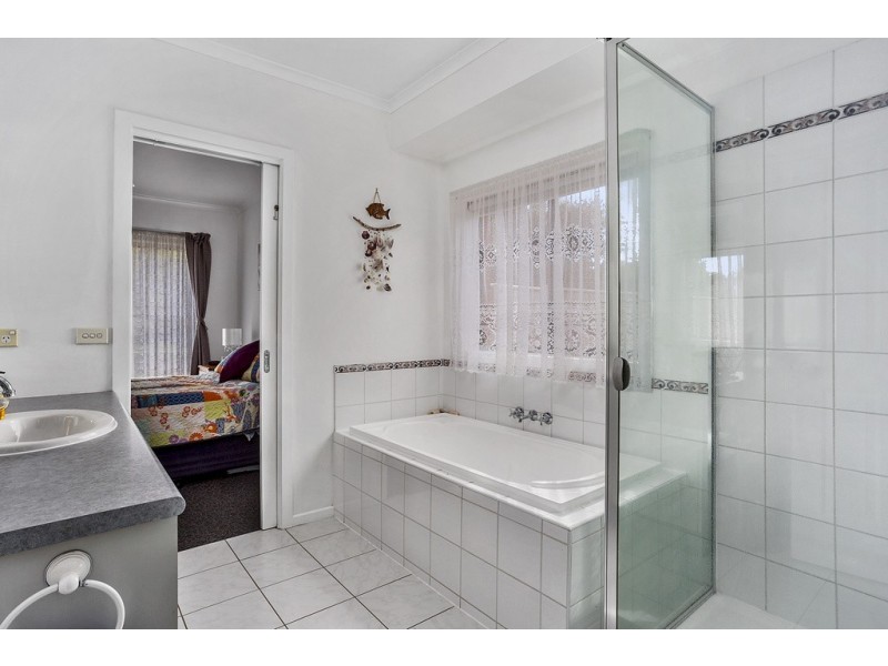 10 Ombana Court, Epsom VIC 3551