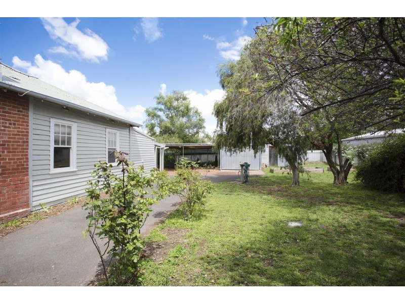 7 Rowcliffe Street, Quarry Hill VIC 3550
