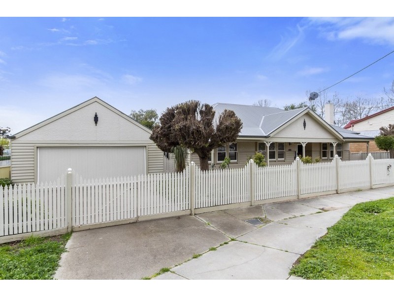 12 Maple Street, Golden Square VIC 3555