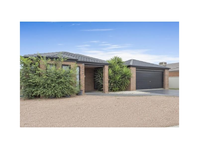 8 Lorikeet Avenue, Epsom VIC 3551