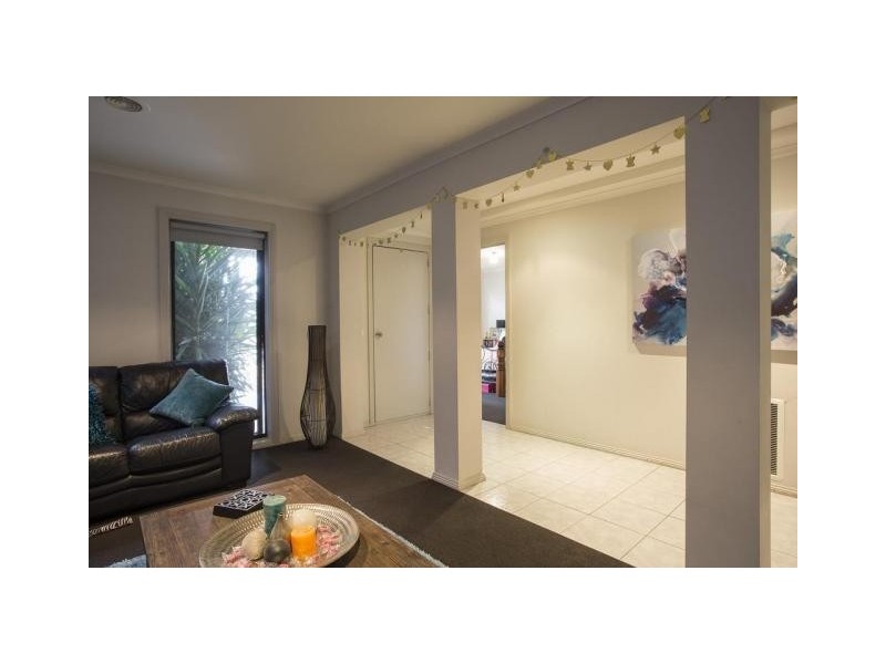 8 Lorikeet Avenue, Epsom VIC 3551