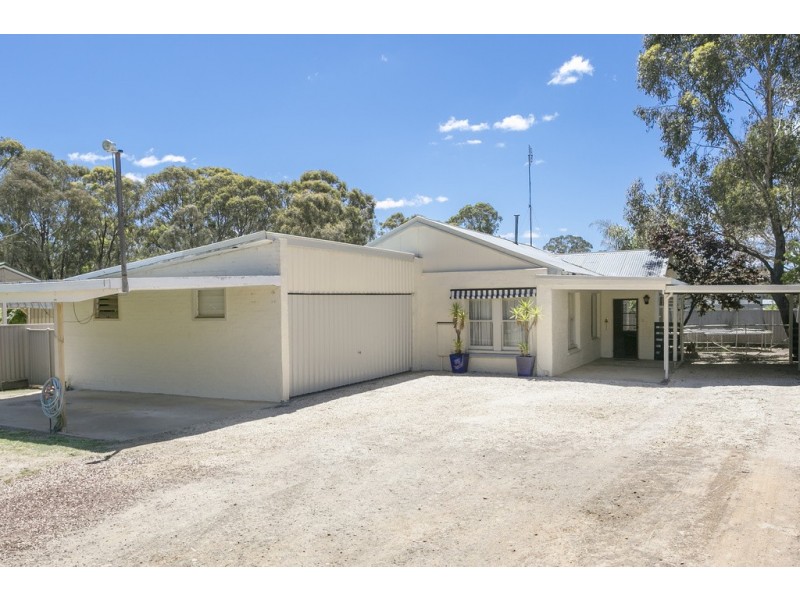 6 Fairview Road, Kangaroo Flat VIC 3555