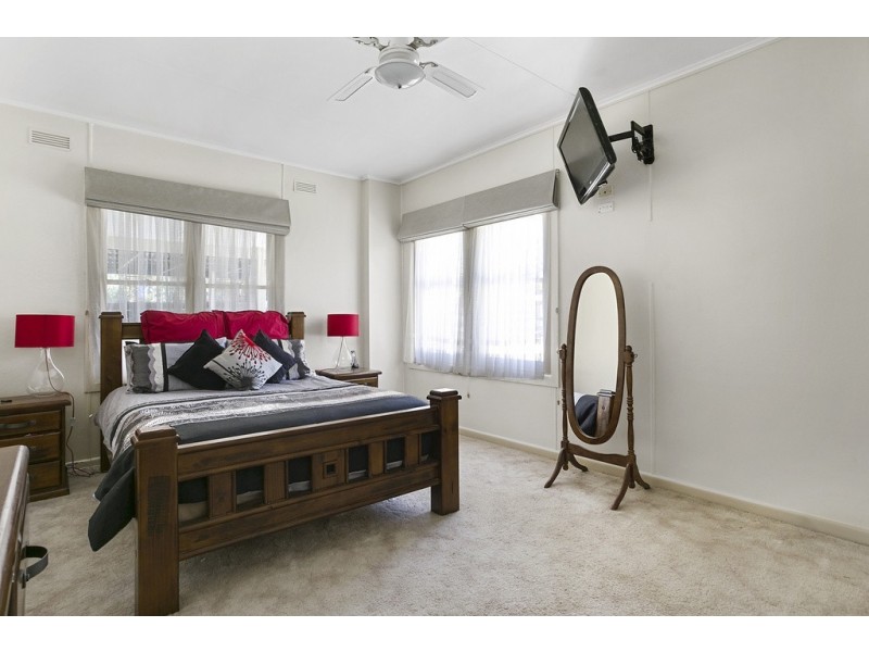 6 Fairview Road, Kangaroo Flat VIC 3555