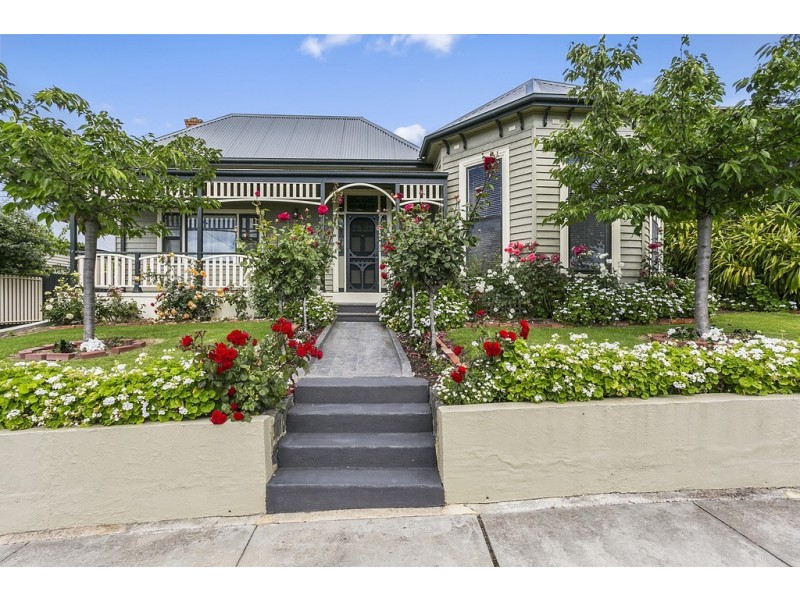 22 Reginald Street, Quarry Hill VIC 3550