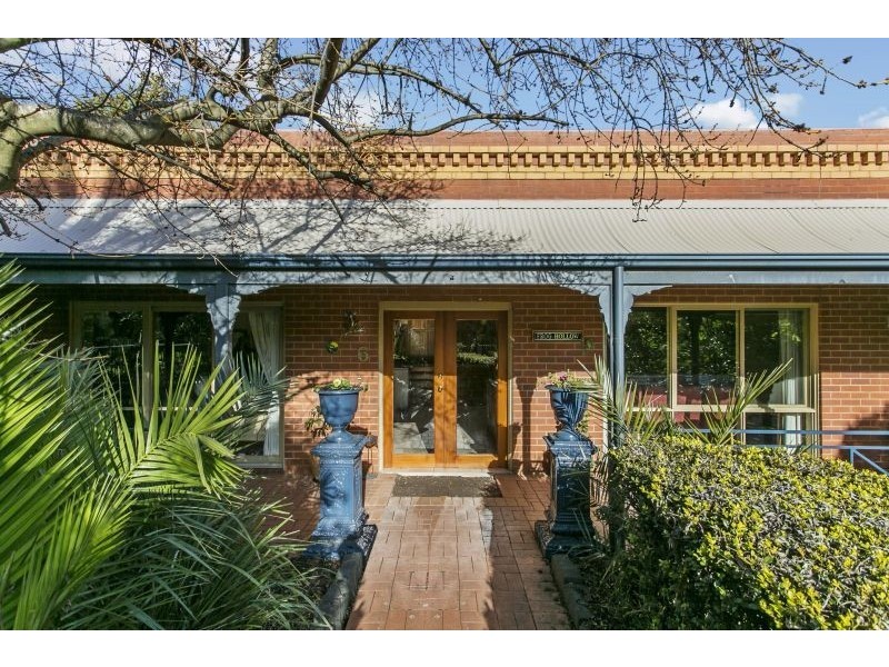 6 Frog Hollow, Strathdale VIC 3550