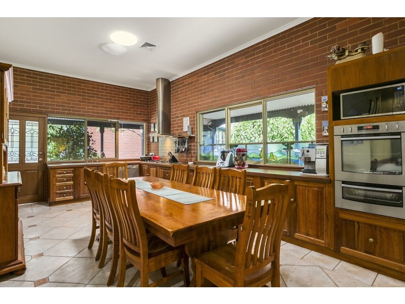 6 Frog Hollow, Strathdale VIC 3550