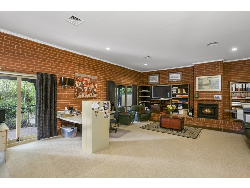 6 Frog Hollow, Strathdale VIC 3550